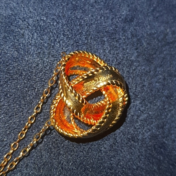 Heart knot necklace - Picture 3 of 3